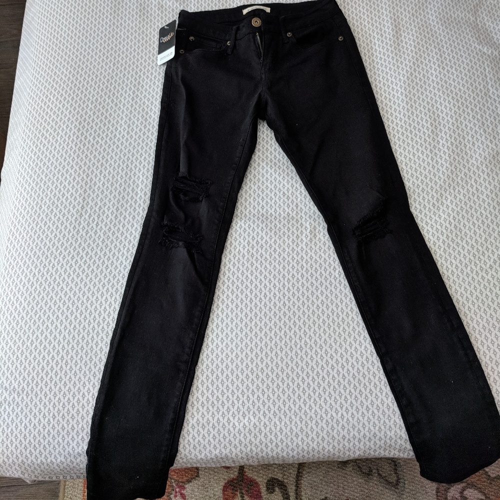 Black distressed skinny jeans